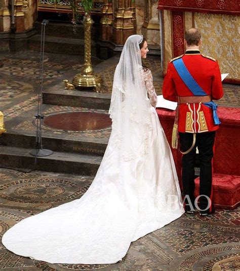 凯特威廉结婚10周年，从“心机女”到“完美王妃”，为啥和梅根风评不一样？__财经头条