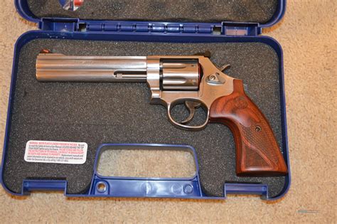 Smith and Wesson 686 Plus Deluxe for sale at Gunsamerica.com: 999173184