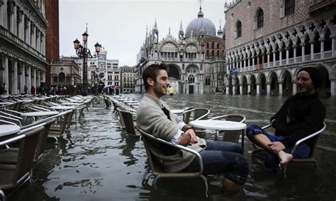 海面上升水城“沉没”，威尼斯遭50年一遇洪水全城被淹|界面新闻 · 天下