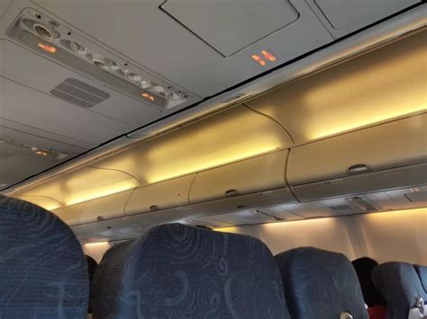 飞机的行李架为什么在座位上面？说得太有道理了_空间