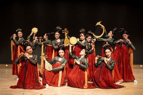 第二届全国少数民族优秀舞蹈作品展演，最美舞姿展现中华优秀文化|中华|英雄|中央民族大学_新浪新闻