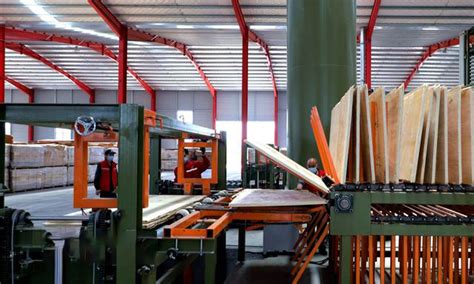 生产制造木工行业存放工厂仓库的木板存放木工工厂仓库的木板高清图片下载-正版图片300122286-摄图网
