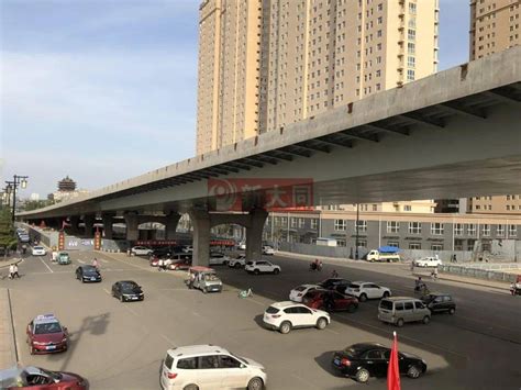 首座承台浇筑完成，下部结构施工全面展开，重庆路快速路跨三区施工同步推进_观海新闻