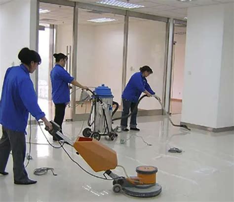 保洁人员清洁地板高清图片下载-正版图片501272467-摄图网