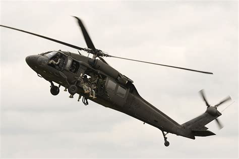 UH-60L Black Hawk“黑鹰”|黑鹰|主旋翼|桨叶_新浪新闻