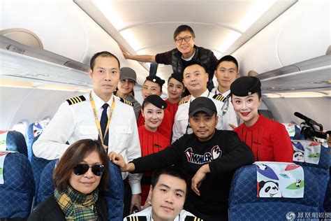 中国民航英雄机组重返蓝天 《中国机长》共同见证_凤凰网