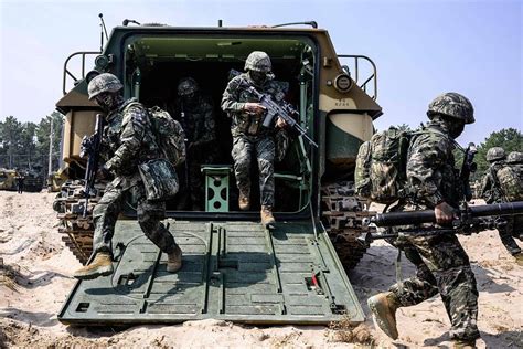 韩美两军实施联合登陆突击演习，日媒：规模为5年来最大 - 封面新闻