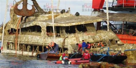 致47名中国游客遇难沉船打捞出水_凤凰网