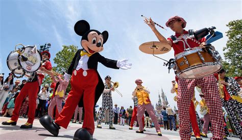 上海迪士尼游客量超1300万 有望首个财年盈亏平衡|上海迪士尼|华特迪士尼|度假区_新浪财经_新浪网