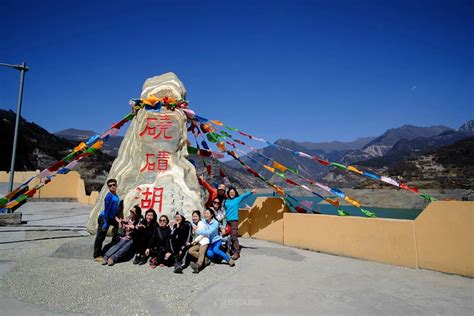 2023甲居藏寨游玩攻略,...上是皑皑的雪峰，往下是充...【去哪儿攻略】
