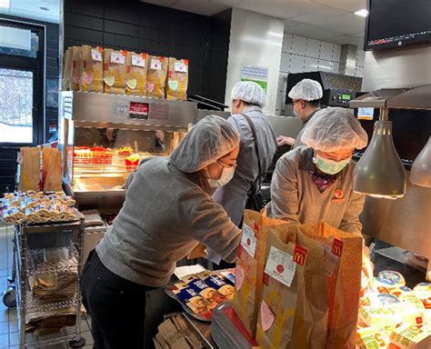 场景类：新冠疫情防控期间的北京王府井麦当劳餐厅-卡乐图片