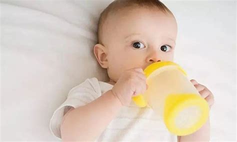 出现这几个症状说明宝宝缺水了，等到渴了再喂就迟了！ - 知乎
