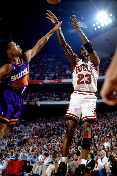1993年的今天，乔丹在总决赛G4中拿到55分8篮板4助攻（37投21中）|乔丹|篮板|总决赛_新浪新闻