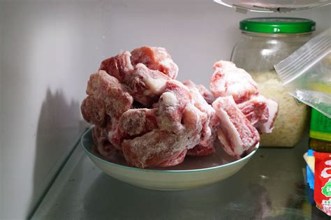肉在冰箱中冻时间长会有种味道怎么去除-冰箱味道冰箱