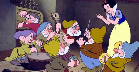 世界上第一部彩色动画片竟然是它！！！|白雪公主和七个小矮人|塑料|迪斯尼_新浪新闻