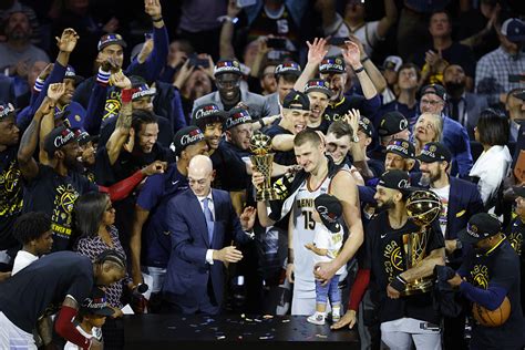 全新的NBA总冠军奖杯在召唤，谁能书写下一段全新历史_赛事聚焦_体育频道